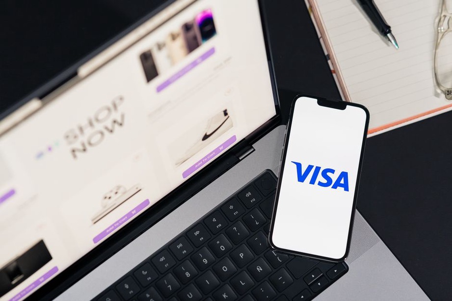 Разделы услуг на экране смартфона